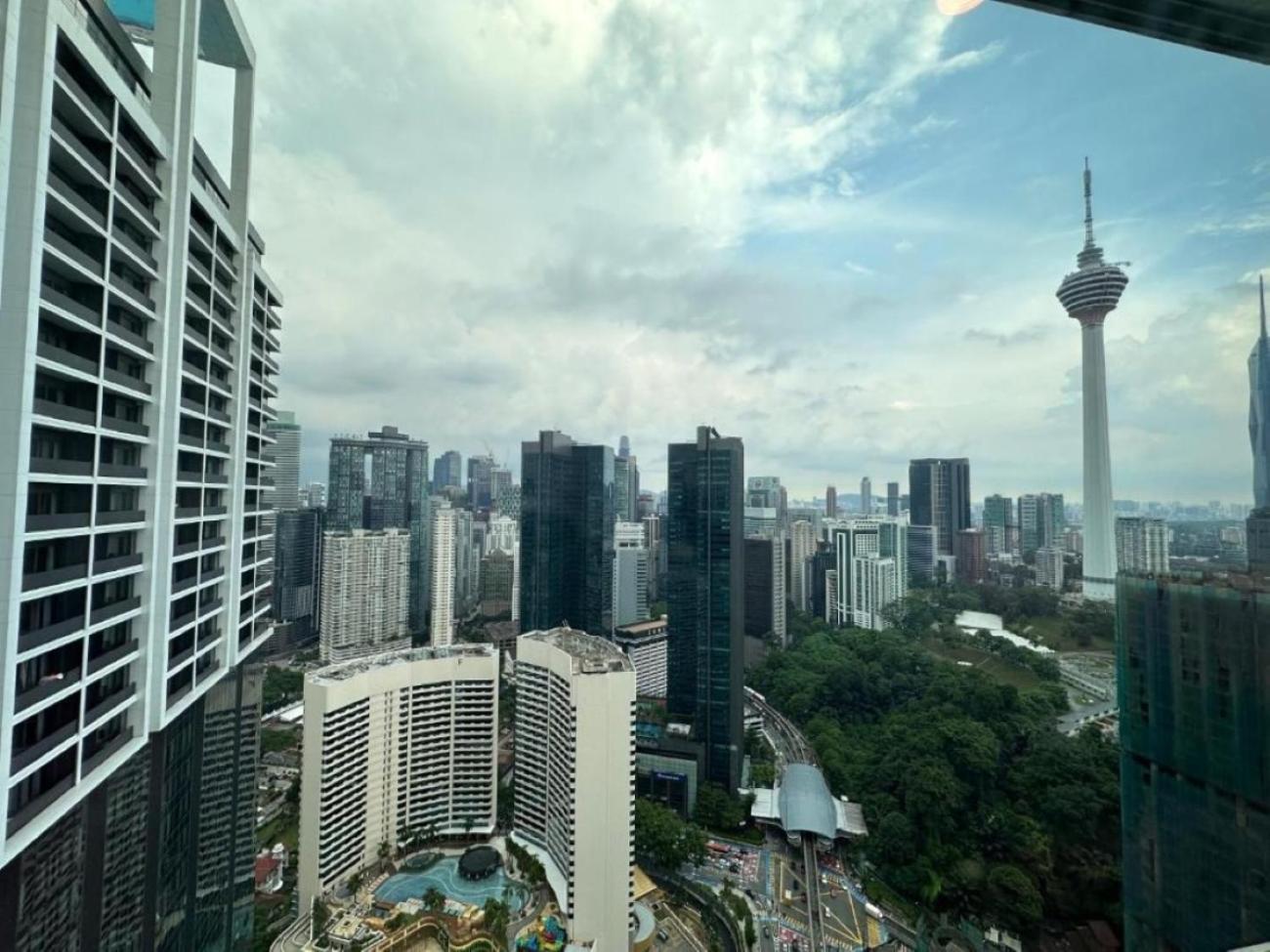 The Platinum Klcc By Moonlight *